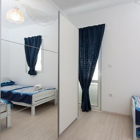 Lux Apartman S Pogledom Na More Trogir Bagian luar foto