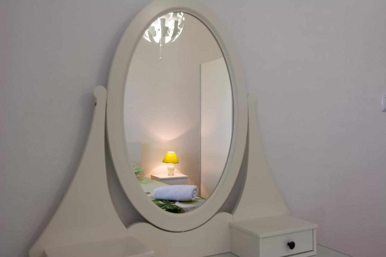 Lux Apartman S Pogledom Na More Trogir Bagian luar foto