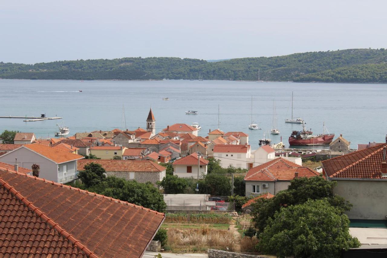 Lux Apartman S Pogledom Na More Trogir Bagian luar foto