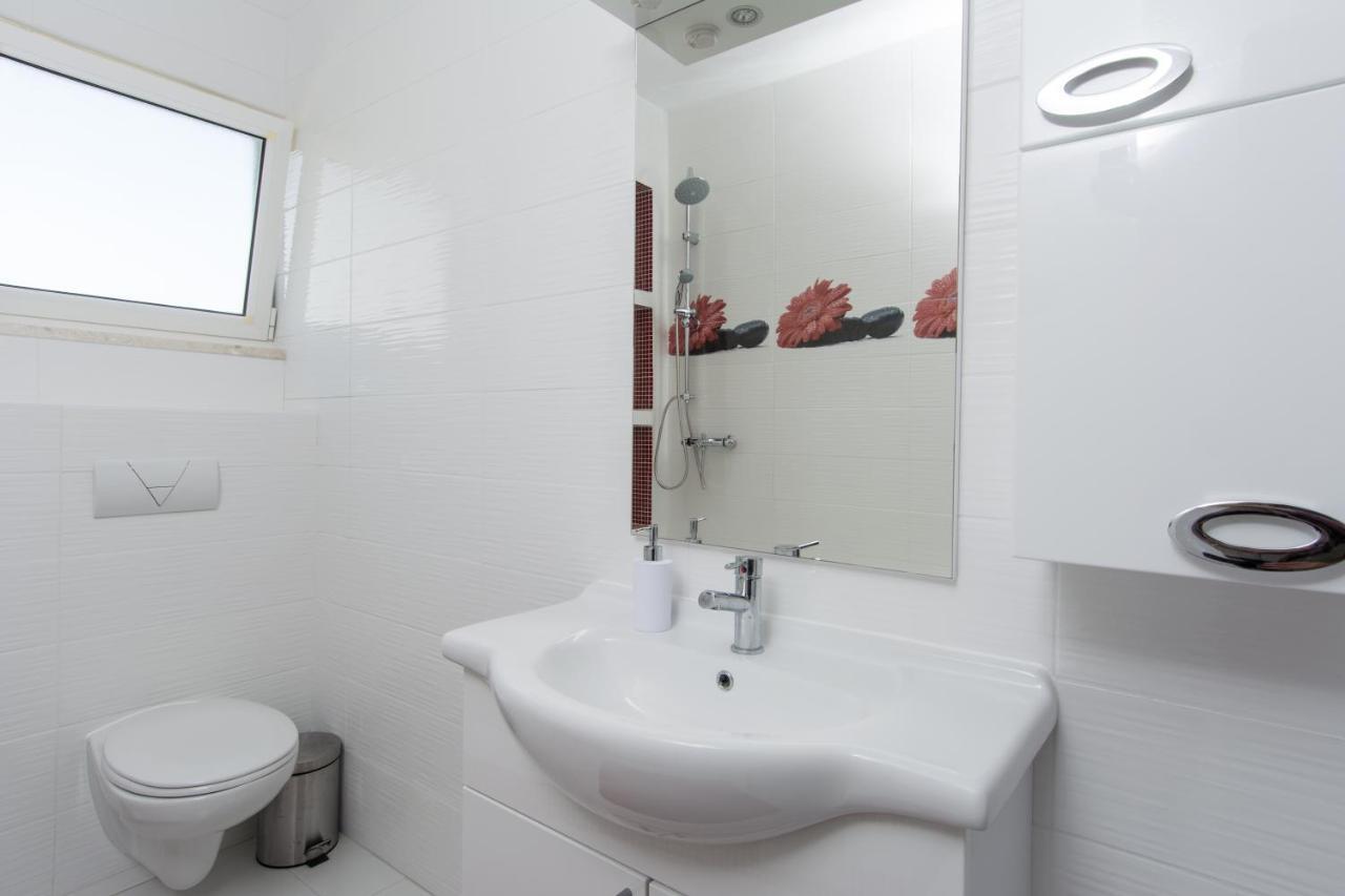 Lux Apartman S Pogledom Na More Trogir Bagian luar foto